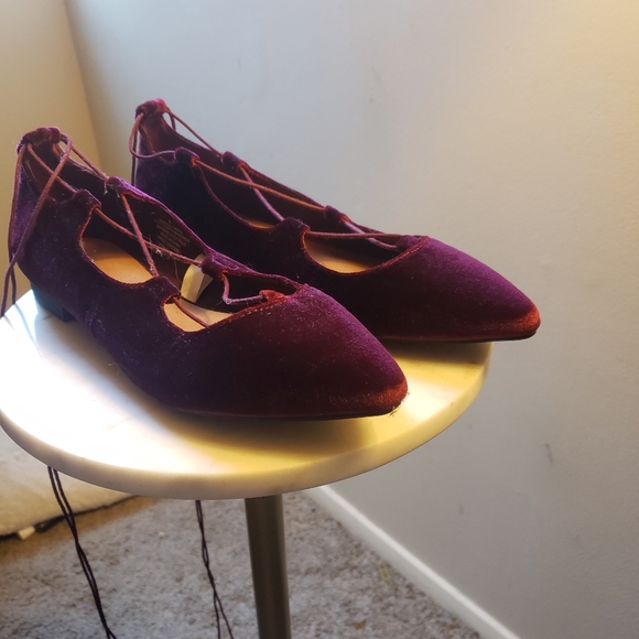 Red Flats - Picture 3 of 3